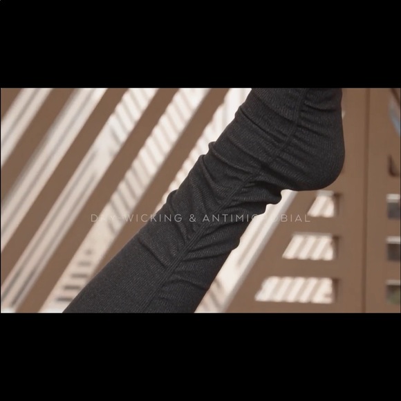 Alo Goddess Legging - Picture 7 of 8